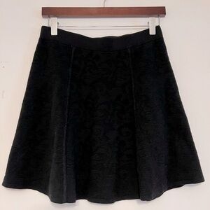 Ann Taylor black short flowy floral pattern skirt